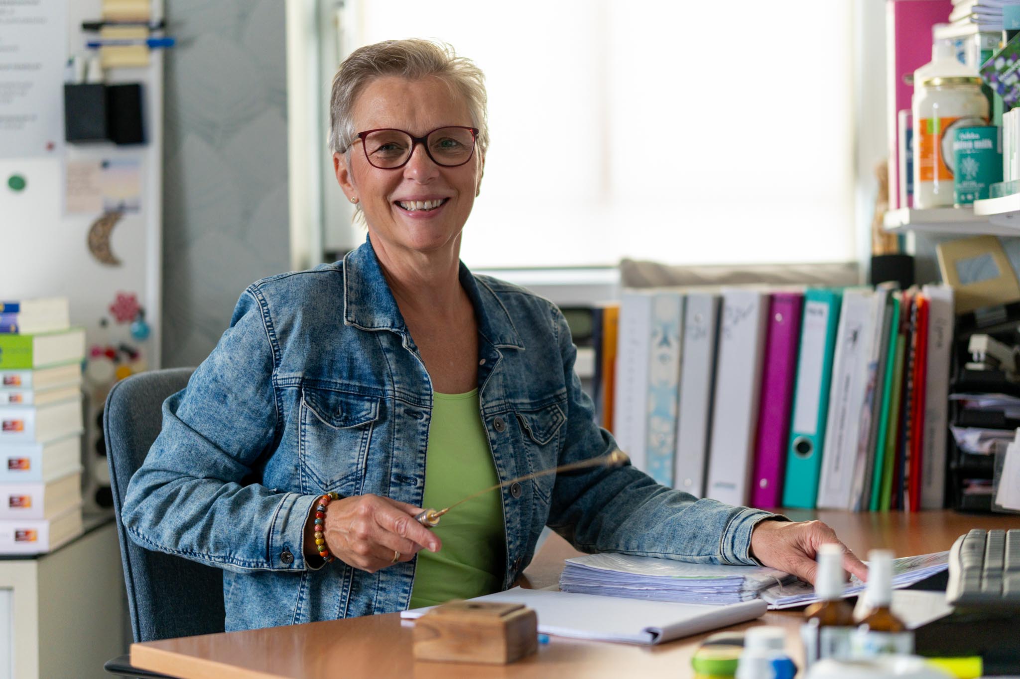 Zwart-wit portret met rustige uitstraling – tijdloze lifestyle portretfotografie in Noord-Holland