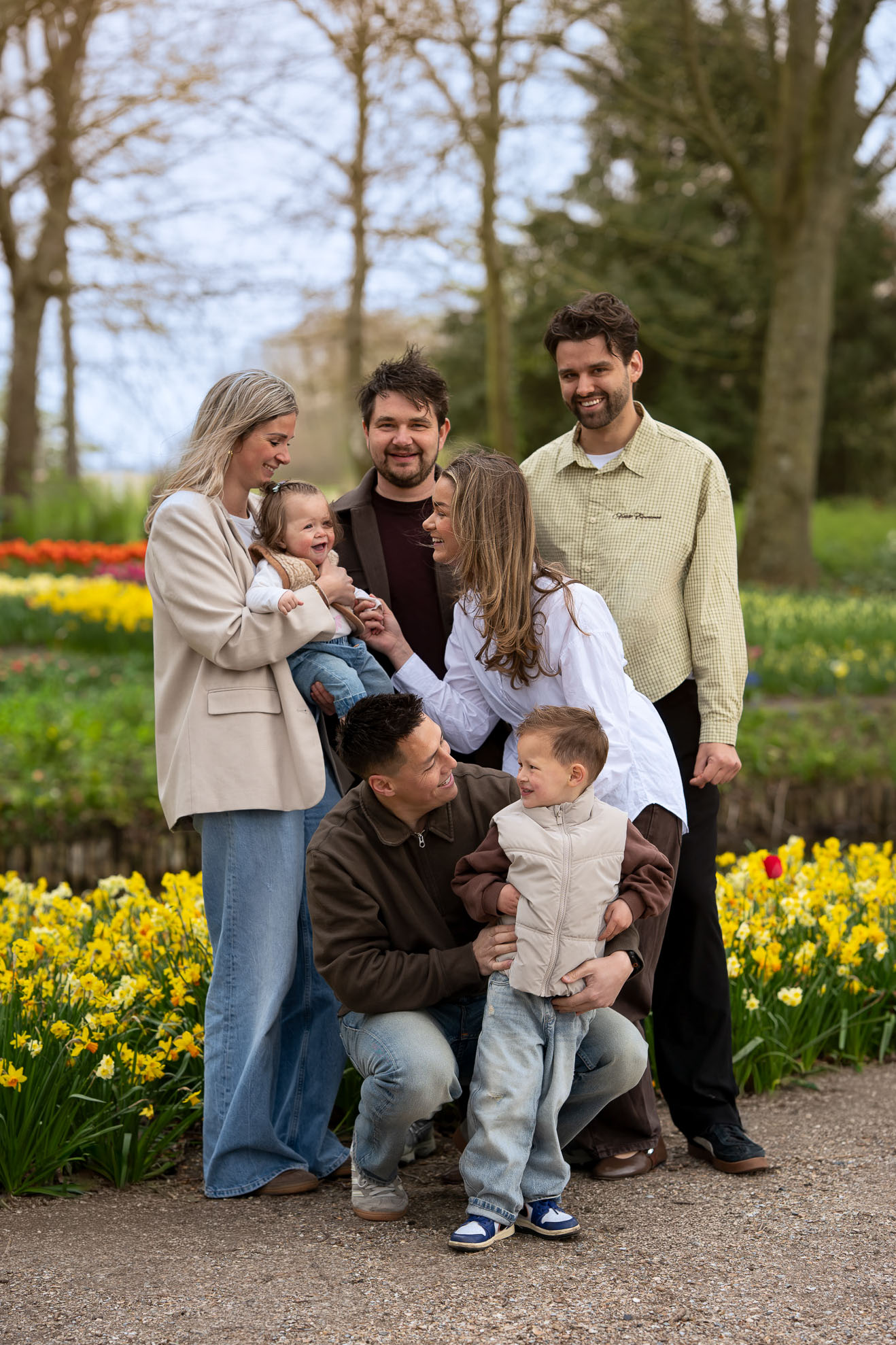 Familiefoto tussen de tulpenvelden in Noord-Holland